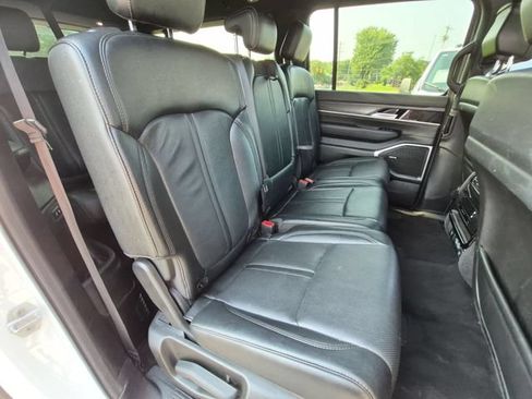 Used 2024 Jeep Wagoneer L Series II w/ Flexible Seating Group AWD/4WD image 33