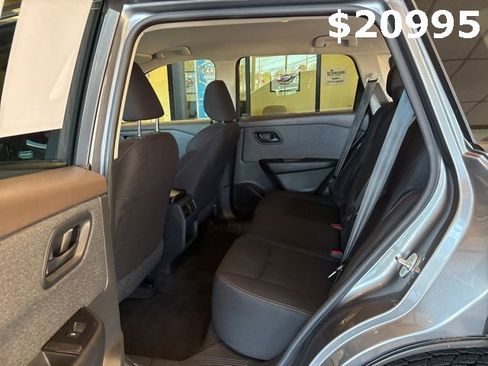 Used 2023 Nissan Rogue S image 7