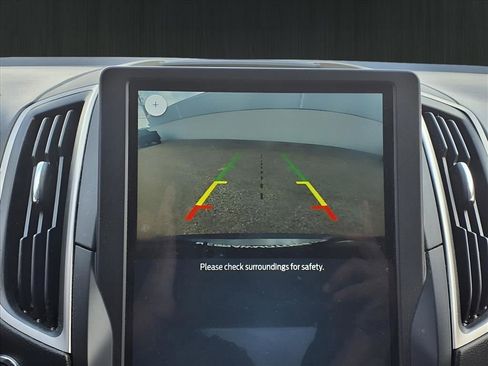 Used 2022 Ford Edge SE image 16