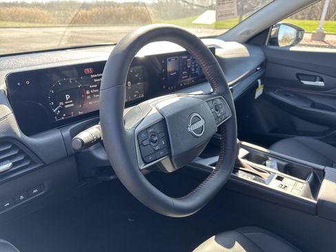 New 2026 Nissan Sentra SR w/ SR Premium Package FWD image 19