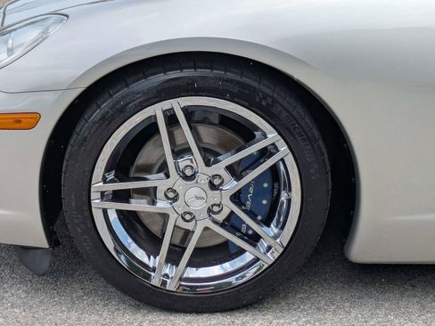 Used 2005 Chevrolet Corvette Coupe w/ Preferred Equipment Group RWD image 12