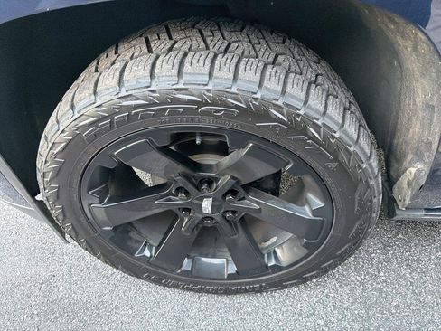 Used 2018 Cadillac Escalade Premium Luxury AWD/4WD image 7