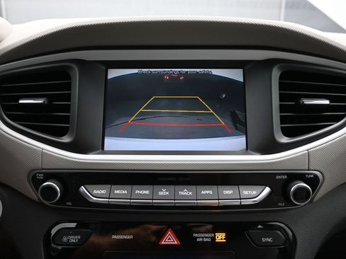 Used 2018 Hyundai Ioniq Blue FWD image 30