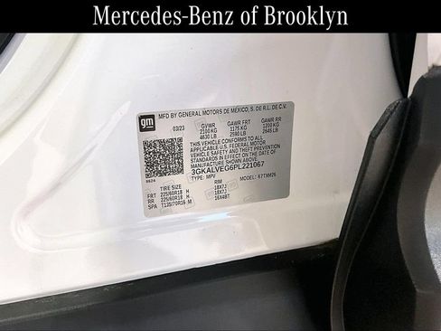 Used 2023 GMC Terrain SLT AWD/4WD image 33
