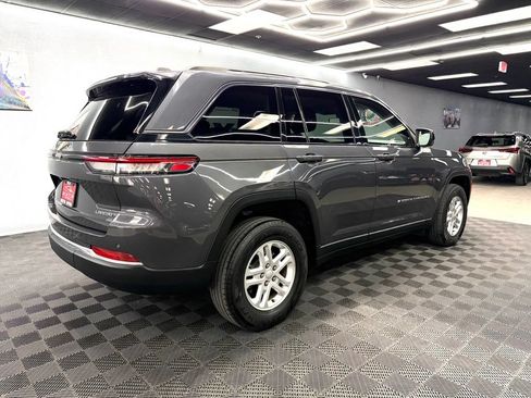 Used 2022 Jeep Grand Cherokee Laredo w/ Luxury Tech Group I RWD image 15
