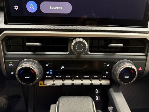 Used 2025 Toyota 4Runner Limited image 19