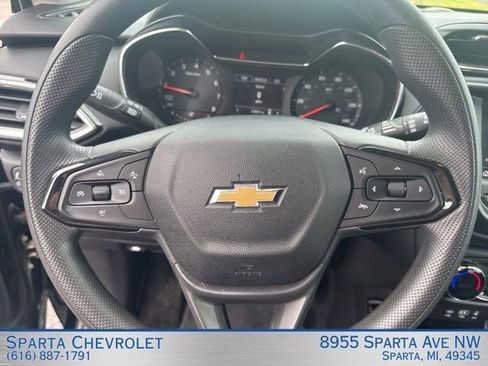 Used 2023 Chevrolet TrailBlazer LT FWD image 19