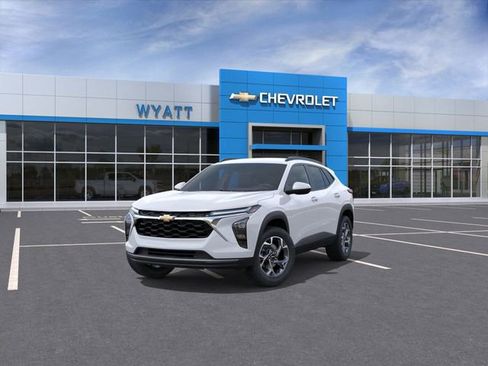 New 2026 Chevrolet Trax LT w/ Driver Confidence Package image 9