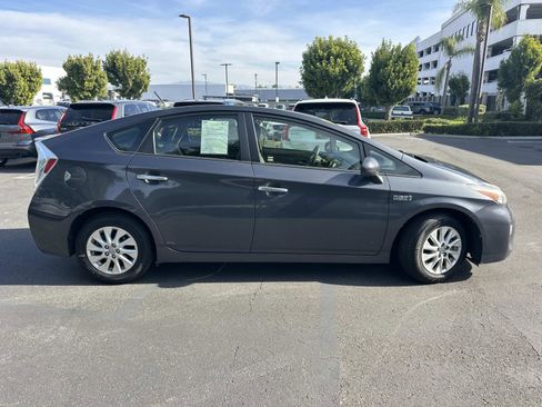Used 2014 Toyota Prius Plug-In Hybrid image 3