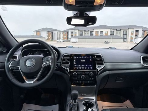 Used 2020 Jeep Grand Cherokee Altitude image 27