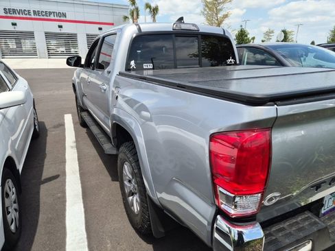 Used 2017 Toyota Tacoma SR5 w/ Tow Package image 3