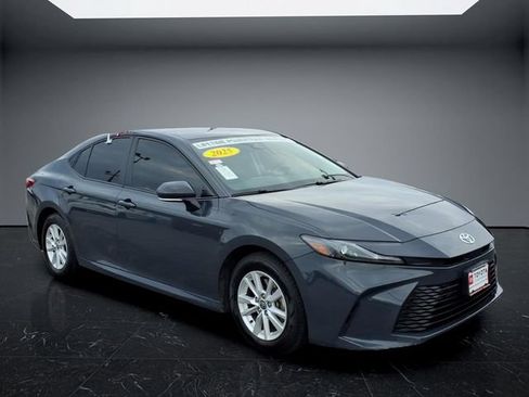 Used 2025 Toyota Camry LE FWD image 5