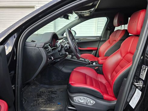 Used 2024 Porsche Macan GTS w/ Premium Plus Package image 19