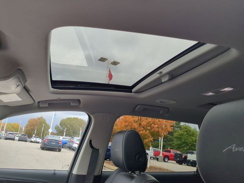 Used 2021 Buick Enclave Avenir w/ Avenir Technology Package image 22