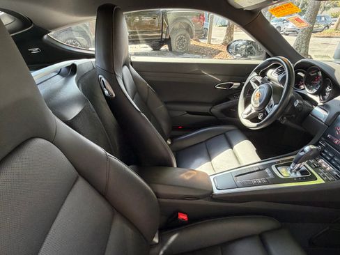 Certified 2019 Porsche 718 Cayman RWD image 38