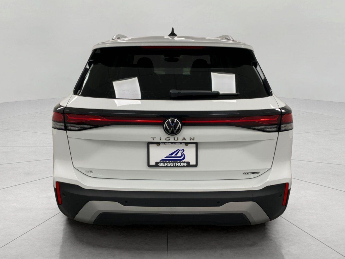 Used 2026 Volkswagen Tiguan SE AWD/4WD image 5