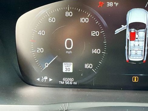 Used 2021 Volvo XC90 T6 Momentum image 12