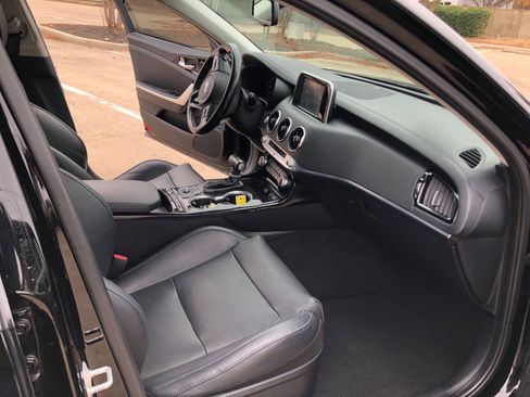 Used 2019 Kia Stinger image 16