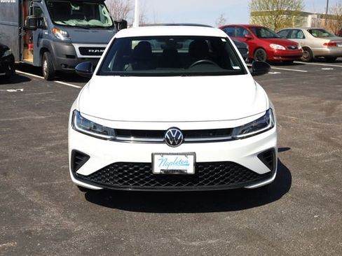 Used 2025 Volkswagen Jetta Sport FWD image 3