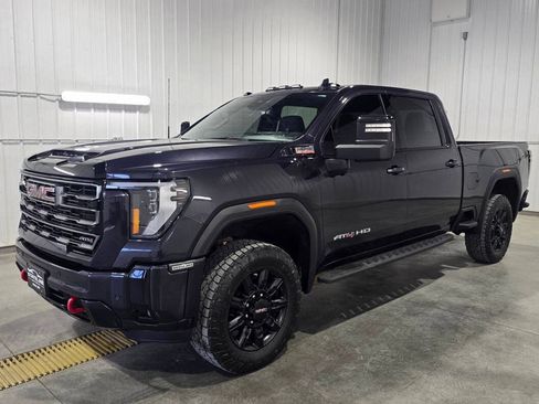Used 2025 GMC Sierra 2500 AT4 w/ AT4 Premium Plus Package AWD/4WD image 2