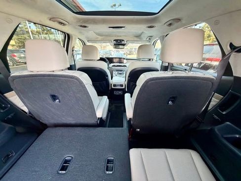 Used 2022 Hyundai Palisade Calligraphy image 13