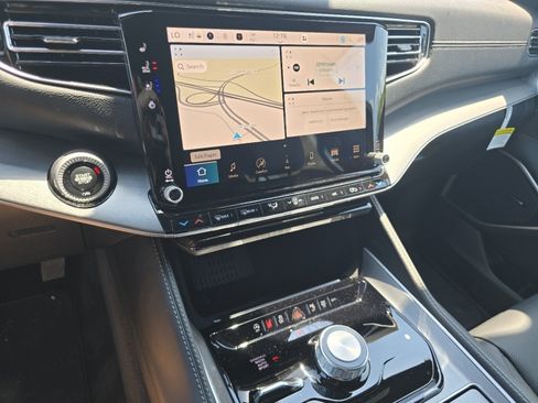New 2026 Jeep Grand Wagoneer Limited AWD/4WD image 17