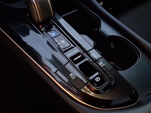 Certified 2025 Toyota Crown Signia image 17