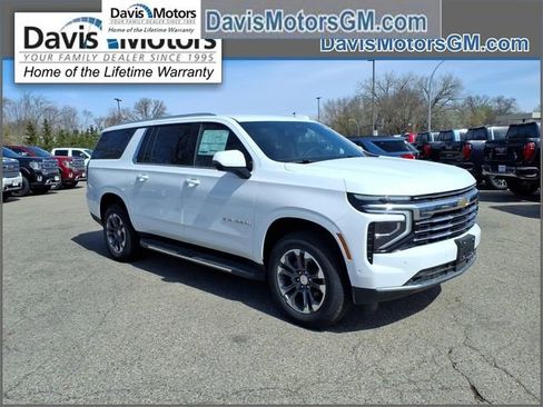 New 2026 Chevrolet Suburban LT w/ Comfort Package AWD/4WD image 1
