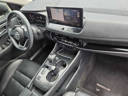 Used 2024 Nissan Rogue SL w/ SL Premium Package FWD image 10