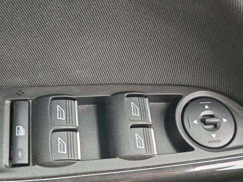 Used 2018 Ford Focus Titanium FWD image 32