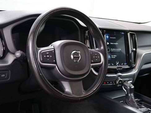 Used 2019 Volvo XC60 T5 Momentum w/ Premium Package AWD/4WD image 14