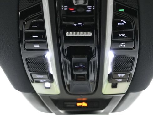 Certified 2023 Porsche Cayenne Platinum Edition AWD/4WD image 24