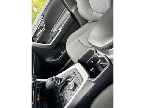Used 2025 Toyota RAV4 XLE AWD/4WD image 28