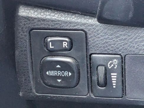 Used 2018 Toyota Corolla SE image 11