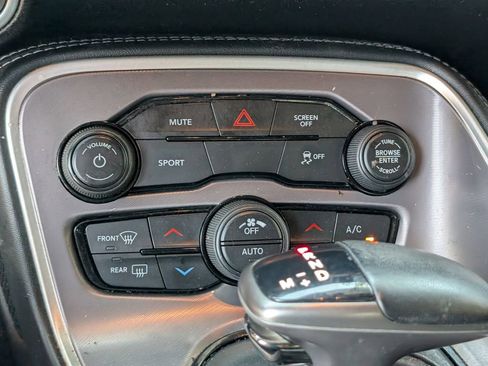 Used 2022 Dodge Challenger SXT RWD image 25