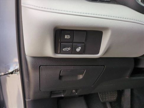 Used 2022 Toyota Highlander Limited FWD image 13