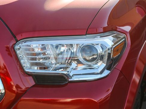 Used 2021 Toyota Tacoma SR5 image 8