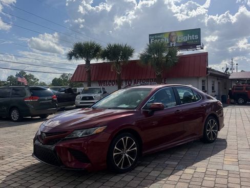 Used 2018 Toyota Camry SE FWD image 12
