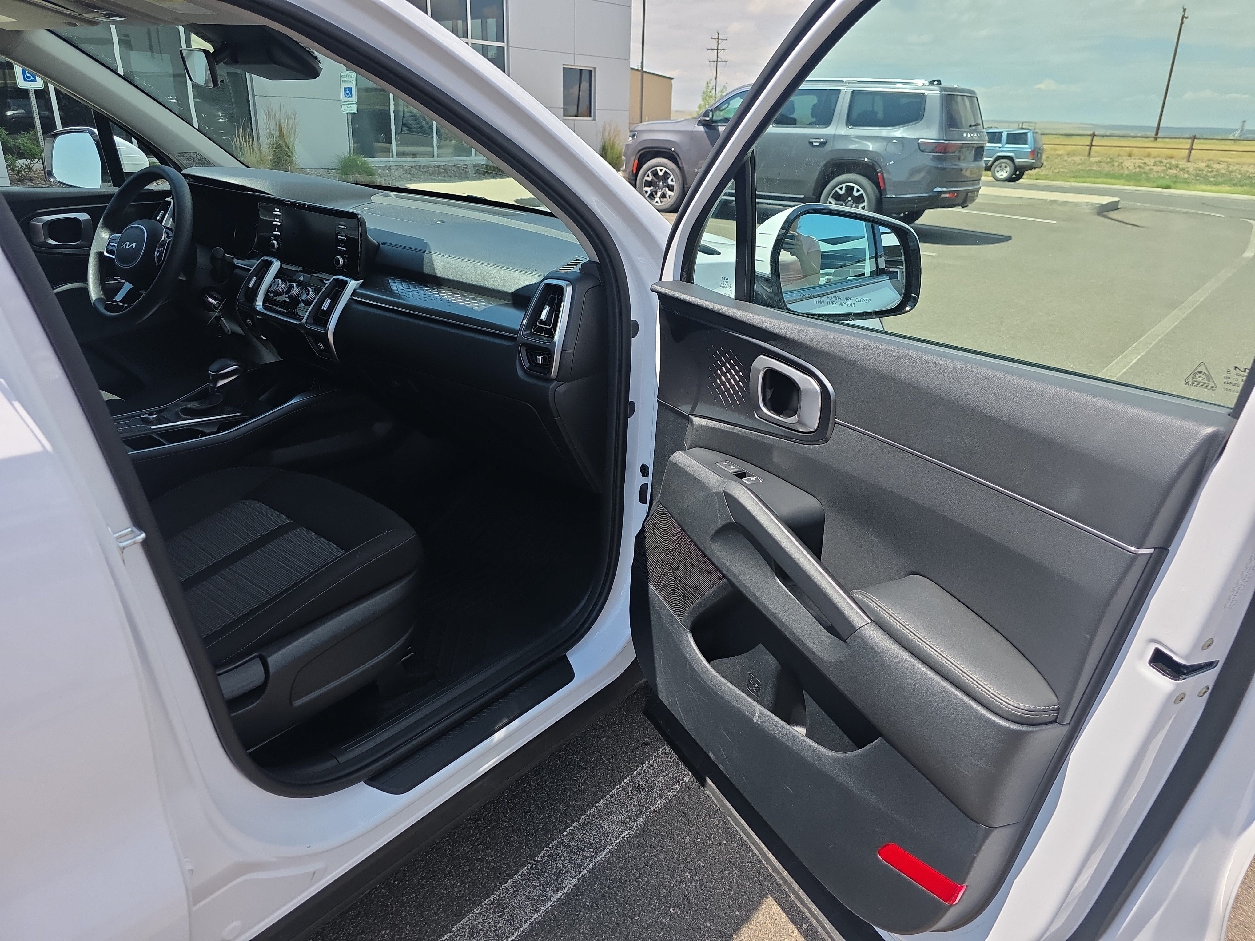 Used 2022 Kia Sorento LX AWD/4WD image 22