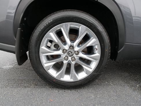 Used 2023 Toyota Highlander Limited image 11