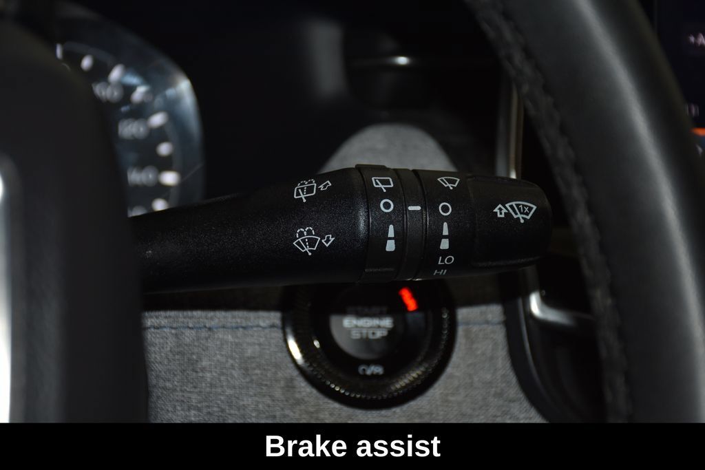 Used 2025 Jeep Compass Latitude w/ Sun & Sound Group AWD/4WD image 18
