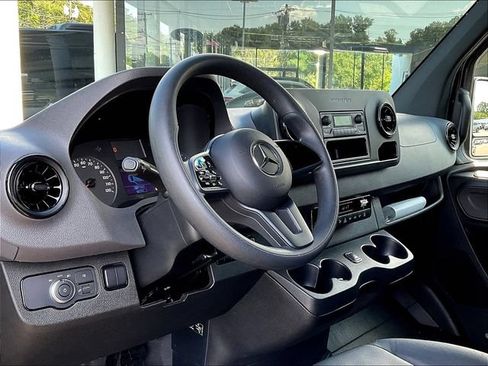 Used 2023 Mercedes-Benz Sprinter 2500 image 16