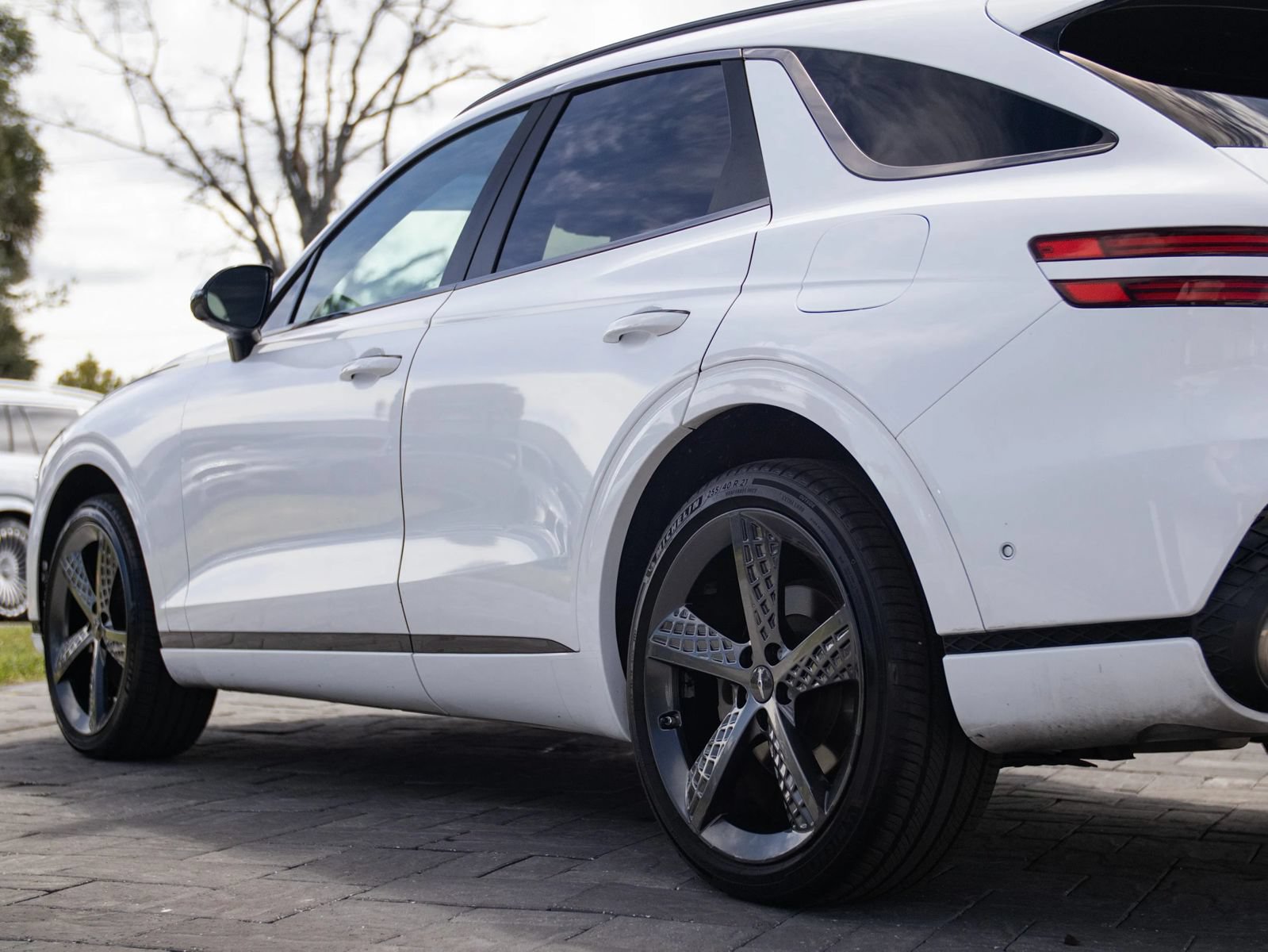 Used 2022 Genesis GV70 2.5T w/ Sport Prestige Package AWD/4WD image 8