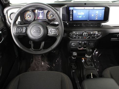 Used 2025 Jeep Gladiator Sport AWD/4WD image 6