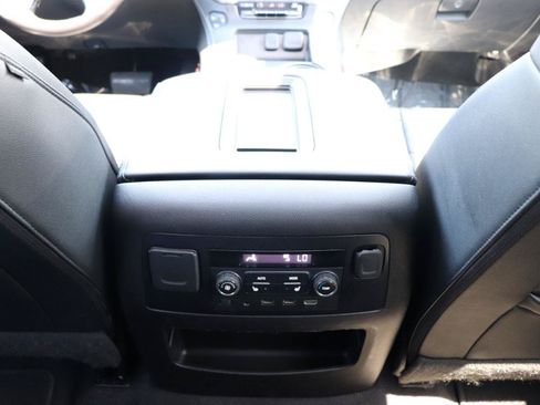 Used 2019 GMC Yukon XL SLT w/ Open Road Package AWD/4WD image 25