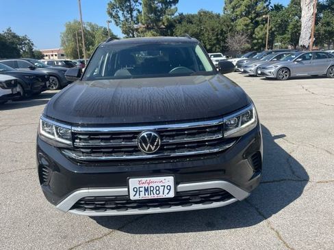 Used 2023 Volkswagen Atlas SE w/ Panoramic Sunroof Package image 2