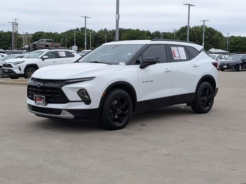 Used 2024 Chevrolet Blazer LT w/ Convenience Package FWD image 9