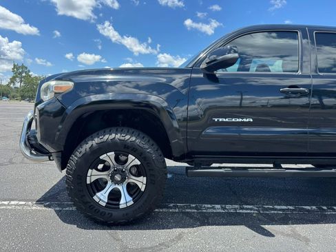 Used 2016 Toyota Tacoma TRD Sport w/ Towing Package AWD/4WD image 10