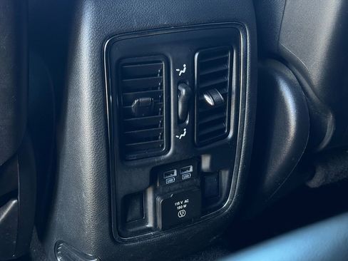 Used 2019 Jeep Grand Cherokee Limited image 50