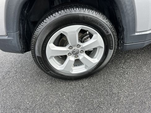 Used 2019 Jeep Compass Latitude w/ Popular Equipment Group image 18